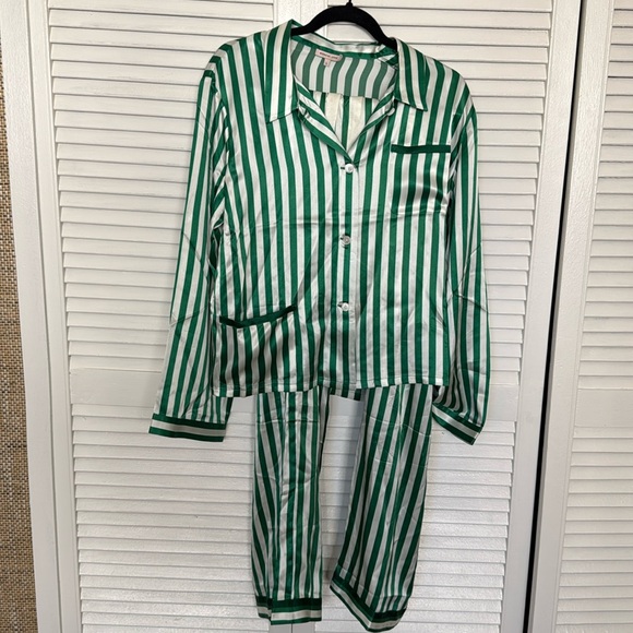Morgan Lane 〰️ Emerald Ruthie Silk PJ Set - Picture 2 of 10